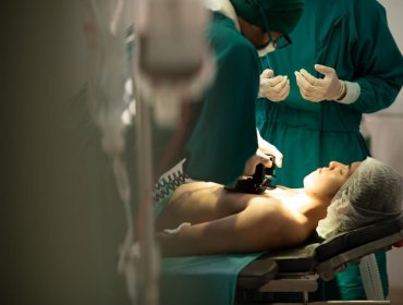 Usunięcie macicy metodą vNOTES – nowoczesny i bezpieczny zabieg przezpochwowy