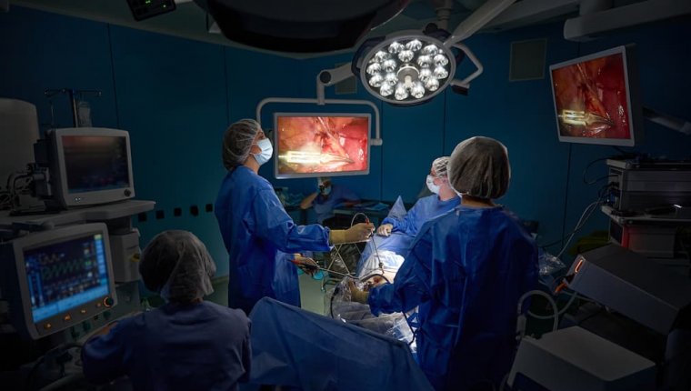 Usuwanie mięśniaków macicy przez pochwę, metodą VNotes