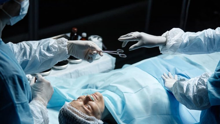 Czy usunięcie macicy ma wpływ na nietrzymanie moczu?